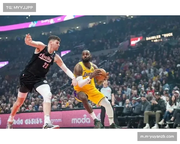 湖人开拓者第四节激战 球迷竟在现场打盹引关注 湖人开拓者第四节激战 球迷竟在现场打盹引关注