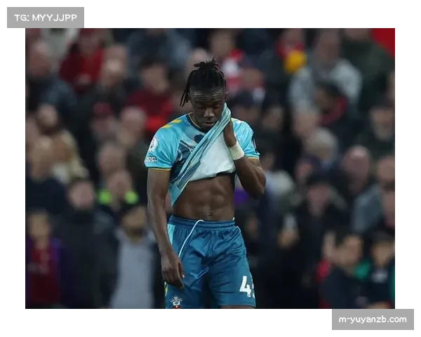 拉维亚恢复团队训练 蓝军中场长期伤号回归在即